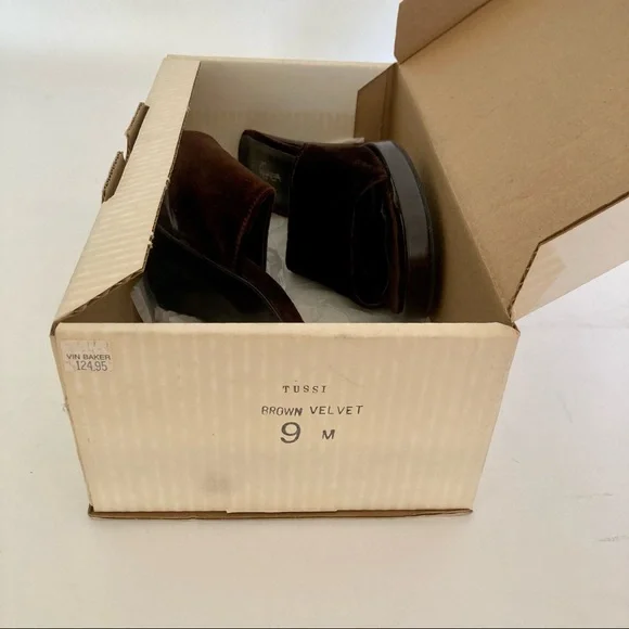 Vintage 90’s Chocolate Brown🤎Velvet Heels - Picture 5 of 6